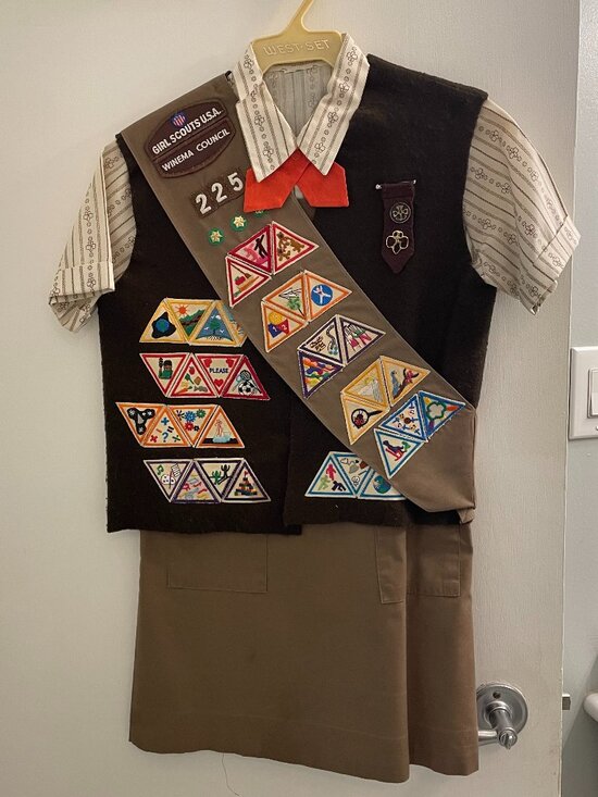 GSUSA Girl Scouts of the USA Other - Complete 1980s/1990s Girl Scout Brownie Uniform